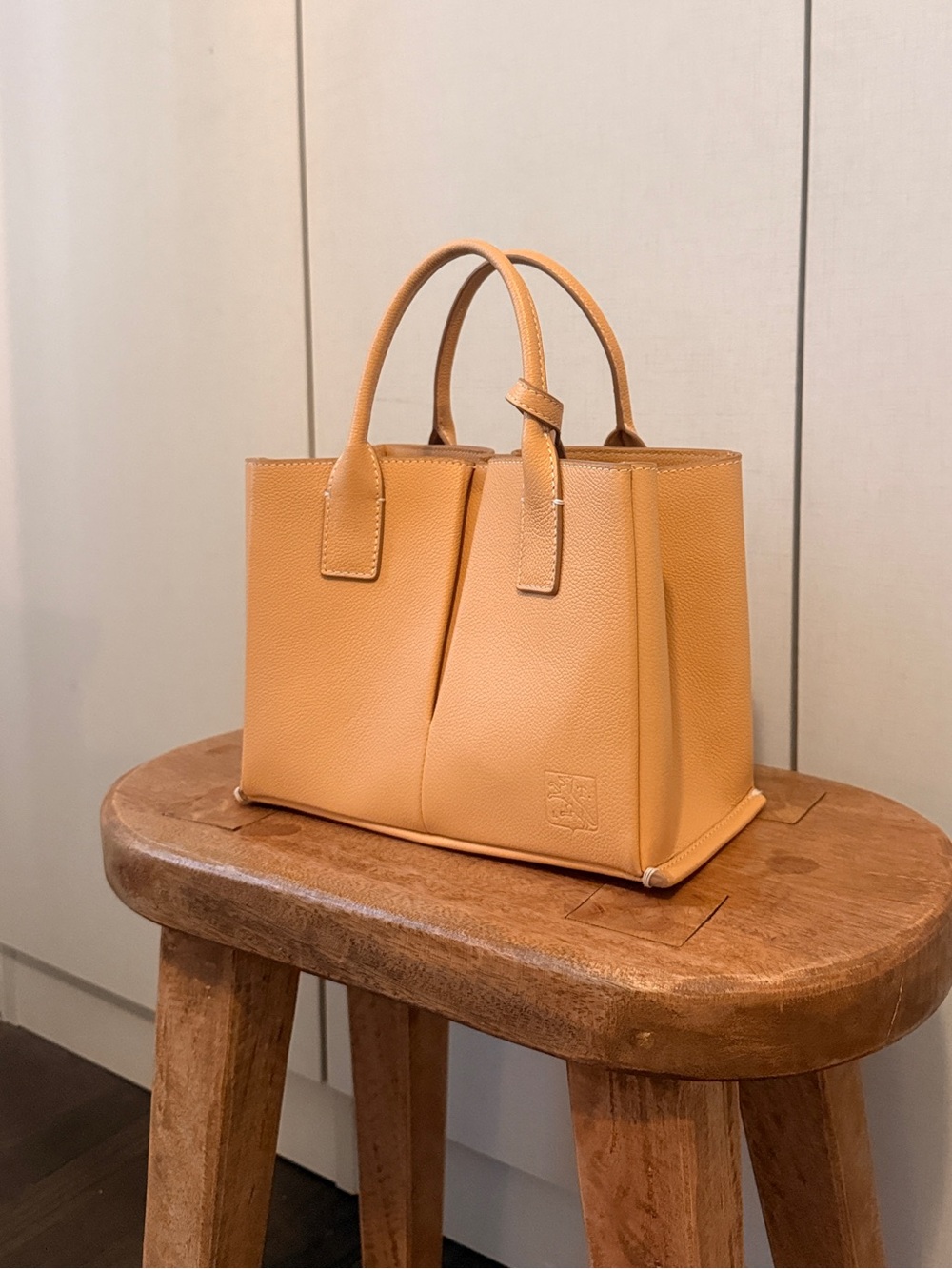Le Tanneur Small Handbag in Grained Leather